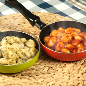 Διλογία απο gnocchi πατάτας με σως pesto τομάτας και βασιλικού